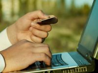 Romanilor le plac tot mai mult platile online cu cardul! In 2009 au facut cu 75% mai multe ca in 2008