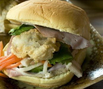 
	Suntem primii in Europa la "taxa fast-food"
