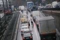 
	Romanii se omoara pe capete in trafic, dar se cred foarte buni soferi
