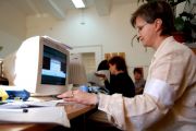 
	<span lang="en-US">Cu cat au scazut salariile bugetarilor? Sporurile mentin</span> <span lang="en-US">lefurile</span> functionarilor in topul celor mai mari salarii
