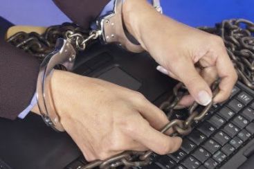 Pirateria online: Ce este legal, ce este ilegal pe DC++ sau  torente?