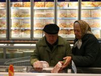 
	Faina, zaharul, uleiul si cartofii s-au scumpit cu peste 30% in februarie fata de iulie
