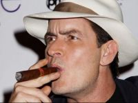 
	Somer nemultumit: Charlie Sheen cere 100 mil. dolari pentru concediere abuziva
