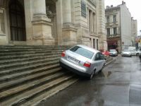 
	Cum se parcheaza mai nou masina in Bucuresti! SUPER GALERIE FOTO
