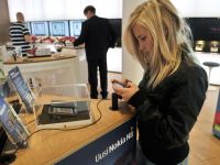 
	Dominatia Nokia ia sfarsit dupa 15 ani. Apple si Samsung, vinovate de prabusirea gigantului finlandez
