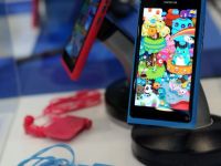 
	Nokia a prezentat smartphone-ul N9. Cum cred analistii ca se va vinde produsul. VIDEO si GALERIE FOTO
