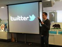 
	Twitter vrea sa atraga cat mai multe fonduri straine. Investitorii au evaluat compania la 7 miliarde de dolari

