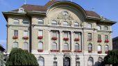 
	Sperante pentru romanii cu credite in moneda Elvetiei. Banca centrala de la Berna ar putea ingheta cursul franc-euro
