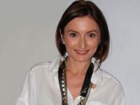 
	Femei in CTRL: Paula Herlo schimba legile din Romania pe tocuri de 14 cm
