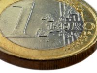 
	Soros: Grecia si Portugalia trebuie scoase din zona euro. Cine are interesul sa salveze moneda unica
