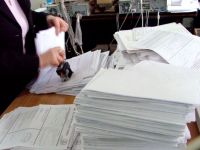 
	Fiscul vrea sa faca pace cu datornicii. Cei care isi platesc obligatiile catre stat, pana la sfarsitul anului, vor fi scutiti de penalitati
