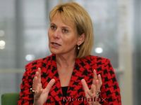 
	Surse: Yahoo este de vanzare. Sefa companiei, concediata prin telefon
