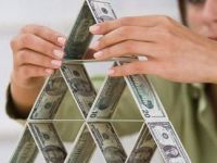 
	Cea mai noua strategie a miliardarilor: au inceput sa cumpere tari. Printre ei si un roman

