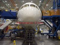 
	Avionul sarbatorit cu petreceri. Boeing 787 Dreamliner a devenit, in sfarsit, realitate. Dupa 3 ani de amanari si costuri de miliarde de dolari, a fost vandut. GALERIE FOTO
