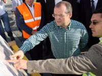 
	Emil Boc anunta 3 investitii de zeci de milioane de euro in Romania, dar plecarea Nokia va influenta cresterea economica
