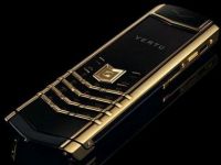 
	Doar luxul o tine in viata. Desi a pierdut in cursa cu smartphone-urile, Nokia are un as in maneca: telefonul din aur cu diamante Vertu
