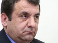 
	Jumatate din leafa, pretul platit de subalterni pentru ca fostul sef al ANOFM sa le aprobe proiecte europene. Banii se duceau pe excursii si masini scumpe&nbsp;

