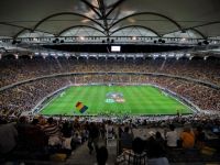 
	Avem stadioane de sute de milioane de euro si patroni miliardari, dar stam la cozi ca sa vedem bataie in loc de fotbal
