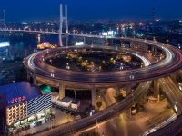 
	Partea intunecata a infrastructurii din China: autostrazile zac necirculate, porturile sunt neprofitabile, iar aeroporturile, goale
