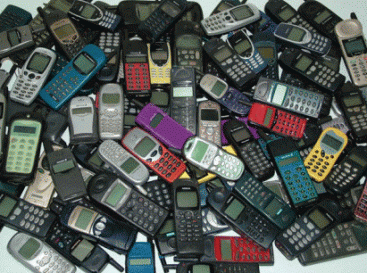 De la celularul de peste 1 kg, la smartphone-urile de astazi. Evolutia telefoanelor mobile din 1973 si pana in prezent GALERIE FOTO