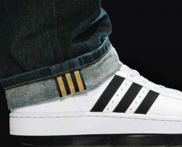 <br />
Adidas va lansa in India o pereche de pantofi sport la pretul de un dolar<br />
” /></div>
<div>
<p>“Lansam in India a doua etapa a proiectului. Spre deosebire de Bangladesh, acolo este posibila o productie masiva”, a declarat Herbert Hainer, presedintele Consiliului de administratie al Adidas, intr-un interviu acordat publicatiei Die Welt.</p>
<p>“Pantofii vor fi comercializati in regiunile rurale indiene. Dorim ca proiectul sa se autofinanteze”, a explicat Hainer, fara a preciza cand va fi lansat produsul si in ce provincii.</p>
<p>In anul 2010, compania bavareza, care inregistreaza un profit constant in pofida contextului economic global, anunta lansarea unei perechi de pantofi sport la pretul de un dolar in Bangladesh. “Din nefericire, acest lucru nu s-a intamplat cum ne-am fi dorit”, a precizat Herbert Hainer. “Am comercializat 5.000 de perechi in cadrul unui test de vanzare, dar am avut doar pierderi. Costurile de fabricare erau de trei dolari de pereche”, a explicat el.</p>
<p>“In plus, trebuia sa platim 3,5 dolari la fiecare pereche pentru drepturi de import. Guvernul din Bangladesh ne-a pus mai multe piedici decat am fi dorit”, a incheiat presedintele Adidas.</p>
<p>Avand o rata de crestere economica estimata la aproape noua la suta pentru anul 2011, India are o clasa de mijloc in plina ascensiune, atragand investitiile unor companii din intreaga lume datorita perspectivei de consum pe care o prezinta.</p>
</div>
<div class=