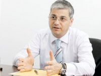 
	Schimbari la boardul celei mai mari companii de asigurari din Romania. Radu Mustatea, inlocuit cu fiul omului de afaceri Dan Adamescu
