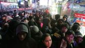 
	Innebuniti dupa chilipiruri. 152 milioane de americani au luat cu asalt magazinele din State in "Vinerea Neagra"
