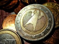 
	Pregatiti-va pentru &ldquo;neuro&rdquo;. Ce tari ar urma sa adopte noua moneda europeana 
