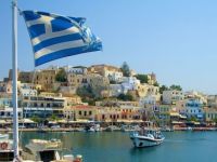 
	De ce a ajuns Grecia la sapa de lemn. Un politist a incasat timp de 15 ani alocatiile a 19 copii pe care nu-i avea
