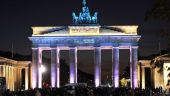 
	Grecii si spaniolii nu vor de la Germania doar bani, ci si joburi. Somerii de la "periferia" zonei euro bat la poarta Berlinului, pentru locuri de munca
