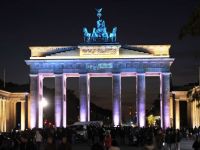 
	Grecii si spaniolii nu vor de la Germania doar bani, ci si joburi. Somerii de la "periferia" zonei euro bat la poarta Berlinului, pentru locuri de munca
