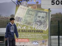 
	Saraciti de euro, spaniolii isi cheltuiesc vechile pesetas, pastrate ca amintire. Orasul in care cumparaturile se fac in fosta moneda nationala

