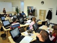 
	Profesia: trainer. Salariu: intre 3.000 si 8.000 de euro pe luna
