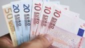 
	Tara care ar ingropa zona euro daca intra in faliment isi plateste politicenii cel mai bine. Topul salariilor de parlamentari din Europa
