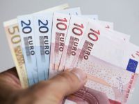 
	Tara care ar ingropa zona euro daca intra in faliment isi plateste politicenii cel mai bine. Topul salariilor de parlamentari din Europa
