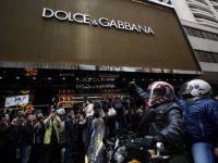
	Dolce & Gabbana a blocat o strada intreaga din Hong Kong. Decizia retailerului a infuriat 1.000 de oameni GALERIE FOTO

