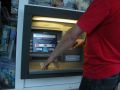 
	Nu majoreaza dobanzile, dar maresc comisioanele. Bancile cresc toate comisioanele pentru tranzactii si retragere de numerar VIDEO
