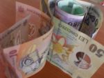 
	Leul s-a apreciat la deschiderea sesiunii. Cursul a coborat spre 4,33 lei/euro

