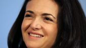 
	Facebook i-a umplut conturile. Povestea femeii care a pornit de jos, iar acum este la un pas sa ajunga cea mai bogata din lume

