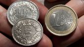 
	Incep din nou emotiile pentru cei cu credite in franci. Moneda elvetiana se apropie de maximul ultimelor cinci luni fata de euro &nbsp;
