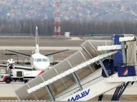 
	Operatorul aerian ungar Malev concediaza 75% din angajati
