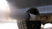 
	40.000 de euro, taxa de poluare. Reglemetarile UE privind emisiile de dioxid de carbon lovesc sub centura industria auto de lux

