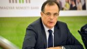 
	Guvernatorului Bancii Ungariei renunta la salariu. Leafa sa, una dintre piedicele care blocheaza negocierile cu UE si FMI
