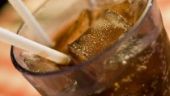 
	Coca Cola si Pepsi schimba reteta pentru a nu fi obligate sa puna pe sticle eticheta cu avertisment de cancer
