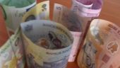 
	Romanii sunt cu 5 lei mai bogati. Castigul salarial mediu a crescut la 1.472 lei
