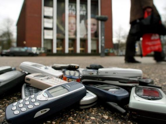 Dupa Moody`s, si Fitch retrogradeaza Nokia. Producatorul finlandez de telefoane mobile, considerat gunoi