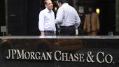 
	Angajatii platesc pentru o gafa de 2 miliarde de dolari. JP Morgan, in vizorul justitiei americane
