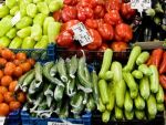 
	Adaos de aproape 1000%. Cat costa de fapt mancarea din farfuria ta. Traseul alimentelor de import
