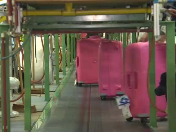 Cum arata fabrica unde Samsonite, unul dintre cei mai mari retaileri din lume, produce si testeaza milioane de bagaje