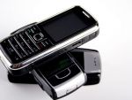 Numarul de telefoane mobile va depasi populatia Globului, in 2014. Cine sunt pamantenii cu cele mai multe abonamente